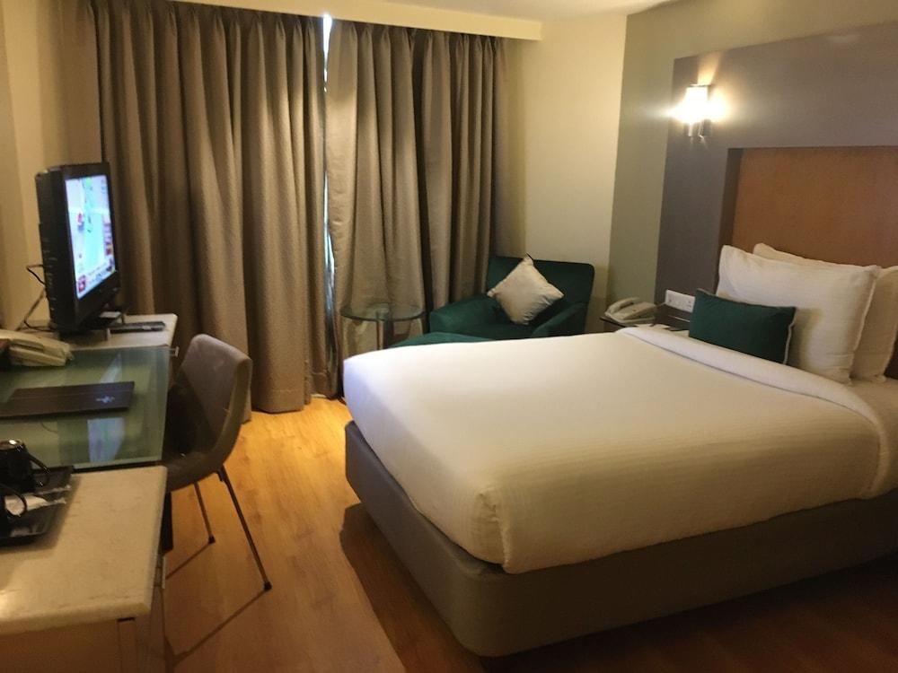 The Golkonda Hotel Hyderabad Exterior photo